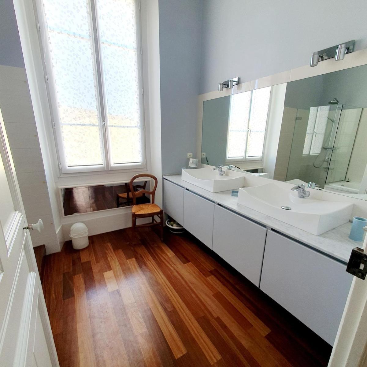 Luminous 92m2 8mn Palais Appartement
